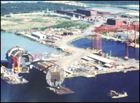 Spar-plattformen "Diana" under bygging ved Akers verksted i Mantyluoto, Finland. "Diana" ble levert til selskapet Exxon. (Foto: Aker Maritime)